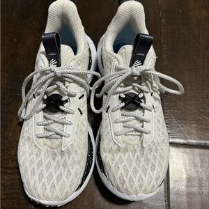 Steph Curry volleyball/basketball shoes mens 7.5/womens 9.